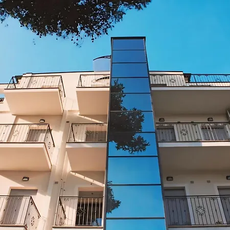 מלון דירות Le Rose & Bici House 4*