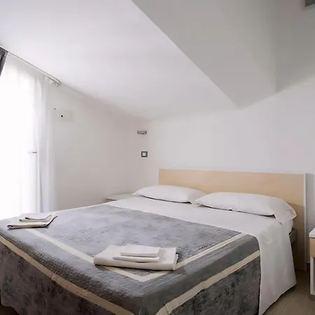 Le Rose & Bici House